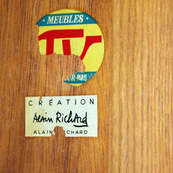 Enfilade vintage à portes coulissantes en placage d'orme, d'Alain Richard, édition Meubles TV 1950.